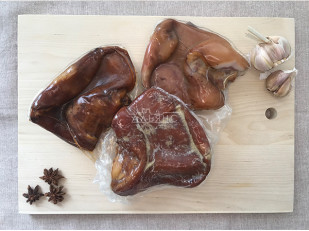 Ведро Ржаные гренки со вкусом четыре сыра: Уши свиные (Цельные) 